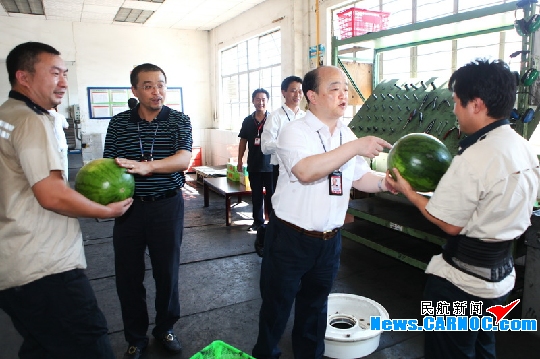 深航领导深入基层送清凉　慰问生产一线员工